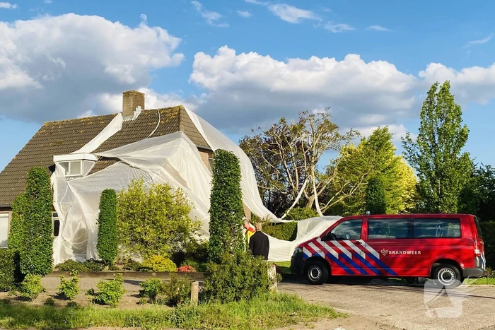 Brandweer opgeroepen voor groot doek over woning