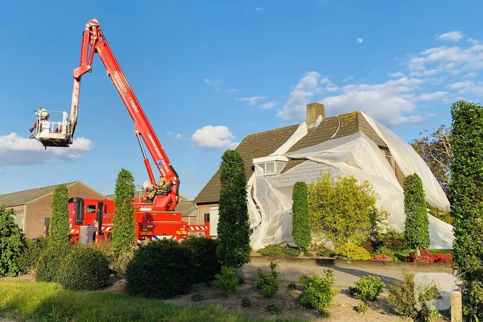 Brandweer opgeroepen voor groot doek over woning