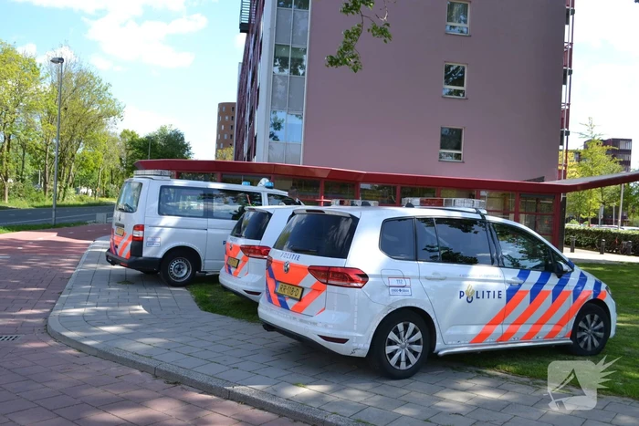 Flat omsingeld na bedreiging met vuurwapen