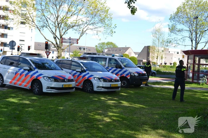 Flat omsingeld na bedreiging met vuurwapen