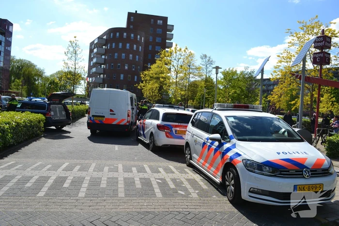 Flat omsingeld na bedreiging met vuurwapen