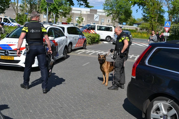 Flat omsingeld na bedreiging met vuurwapen
