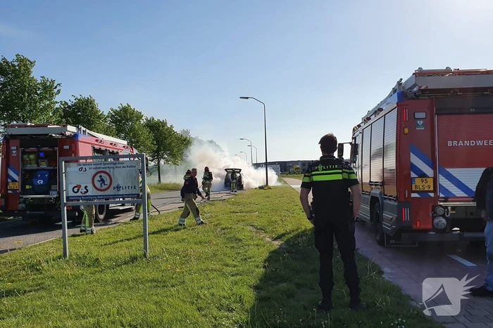 Veel rook bij autobrand