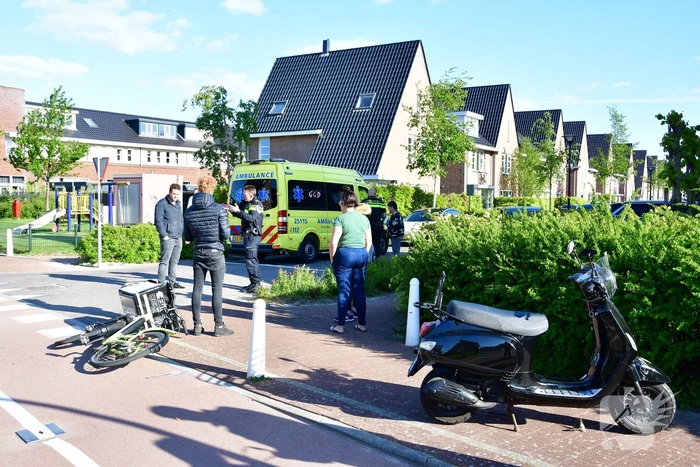 Pizzabezorger gewond na aanrijding met scooter