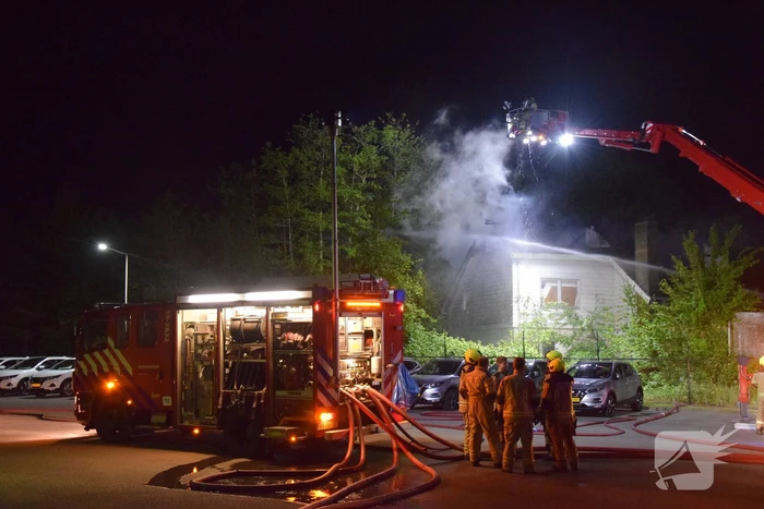 Uitslaande brand in leegstaande villa