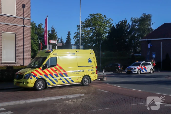 Overstekende fietser aangereden door personenauto