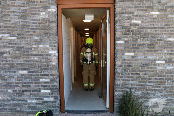 Onderzoek in kelderboxen na brandlucht