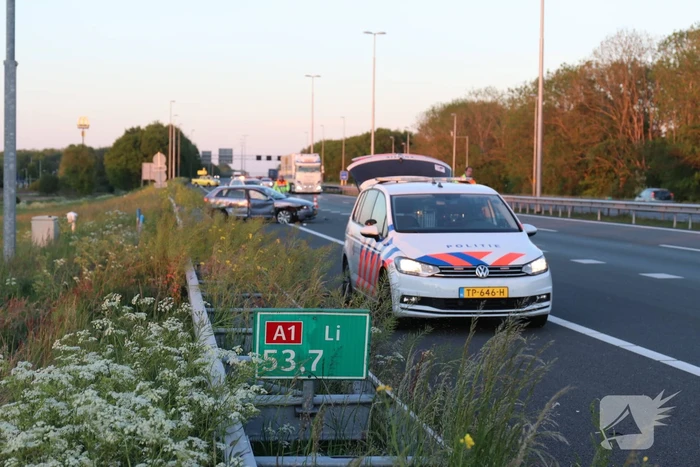 Vluchtende automobilist dumpt 13.500 euro in weiland