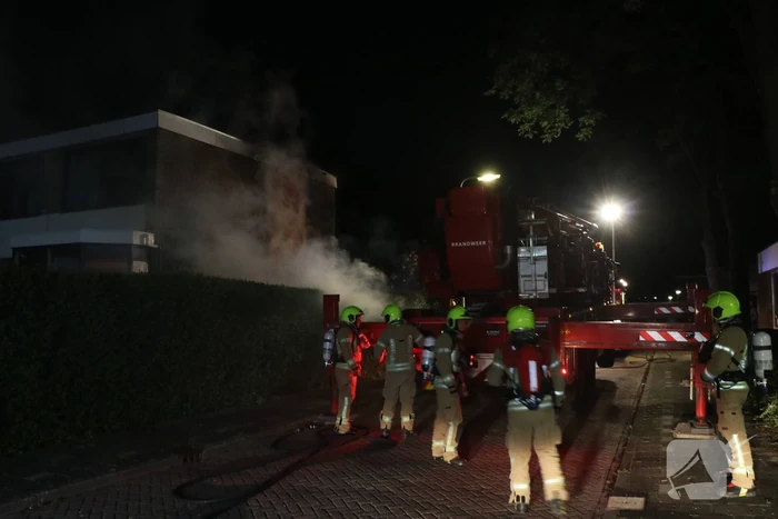 Veel vlammen na brand in schuur