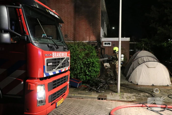 Veel vlammen na brand in schuur