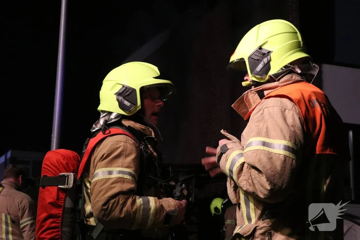 Veel vlammen na brand in schuur