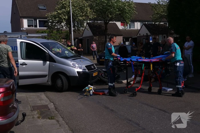 Motorrijder gewond na aanrijding met bestelbus