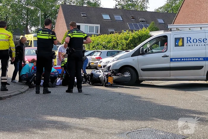 Motorrijder gewond na aanrijding met bestelbus