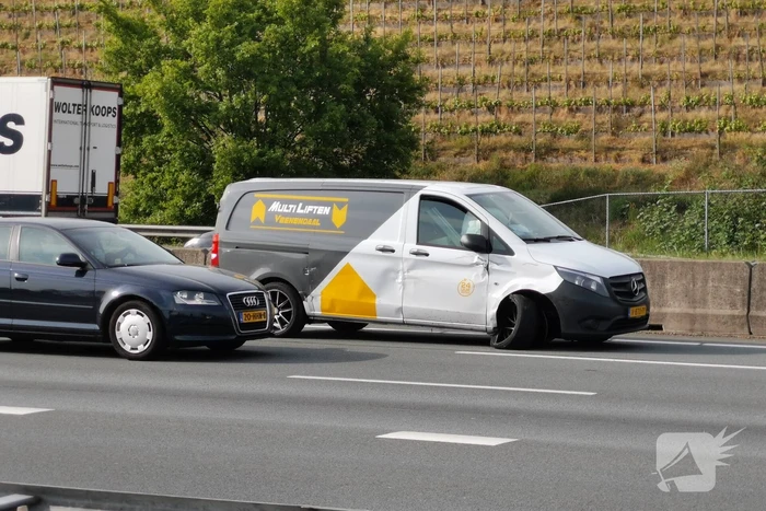Veel schade bij aanrijding op snelweg