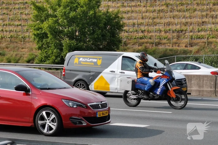 Veel schade bij aanrijding op snelweg