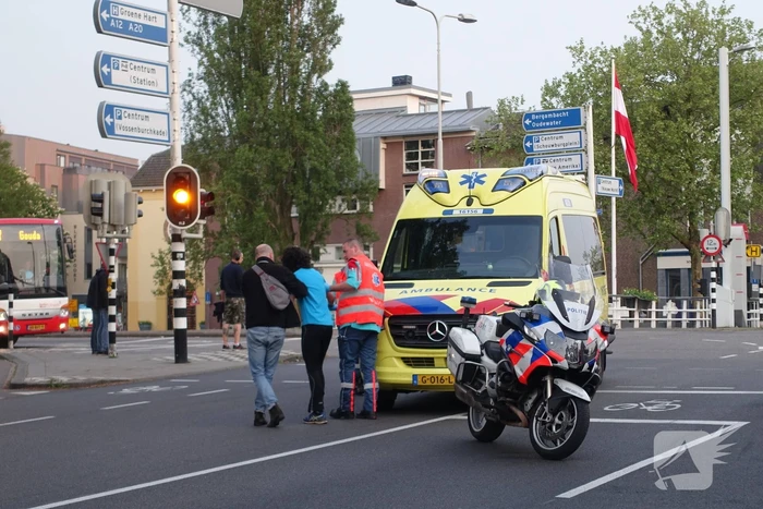 Fietsster gewond na aanrijding met auto
