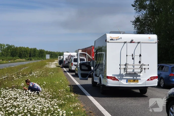 Grote brand in vrachtwagen op A6, snelweg dicht
