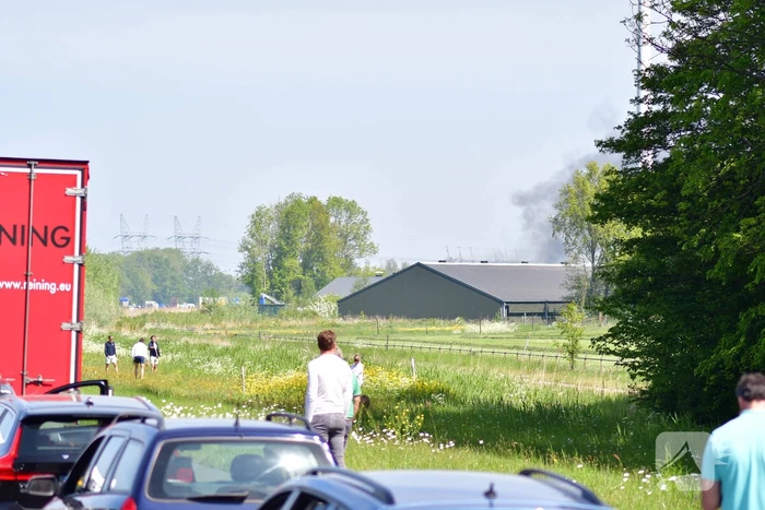 Grote brand in vrachtwagen op A6, snelweg dicht