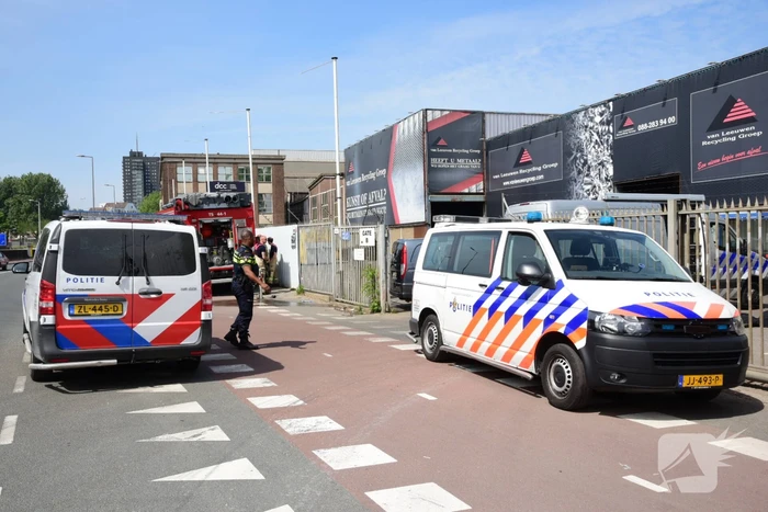 Mogelijk handgranaat in auto aangetroffen op bedrijfsterrein