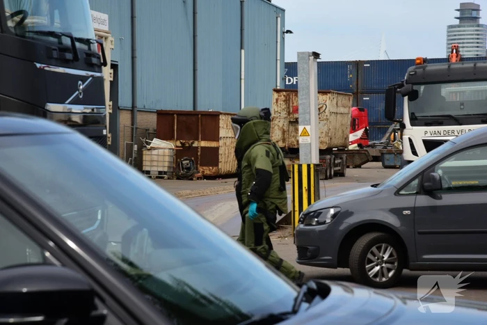 Mogelijk handgranaat in auto aangetroffen op bedrijfsterrein