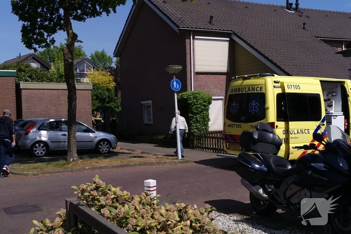 Overleden persoon aangetroffen bij woning