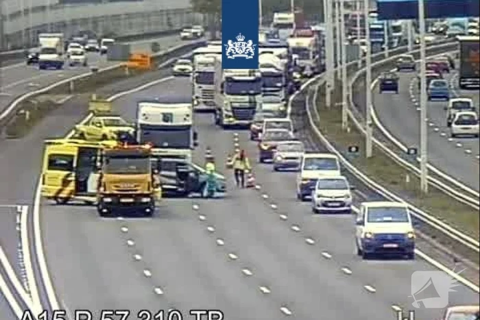 Drie rijstroken dicht na ongeval met vrachtwagen op knooppunt Vaanplein