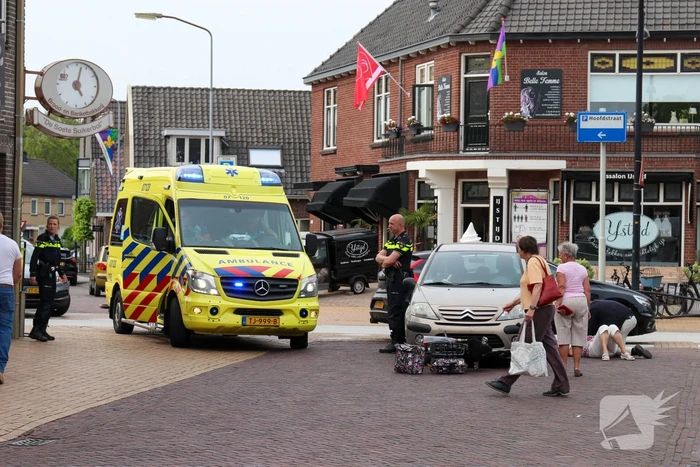Fietsster gewond na aanrijding met auto