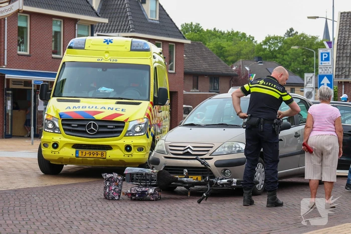 Fietsster gewond na aanrijding met auto