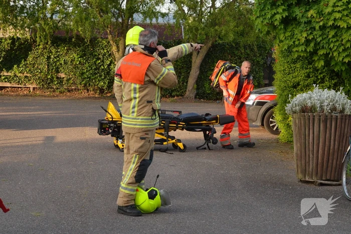 Drie gewonden bij auto te water