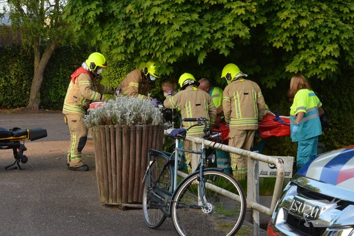 Drie gewonden bij auto te water