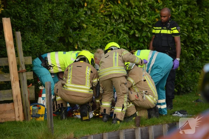 Drie gewonden bij auto te water