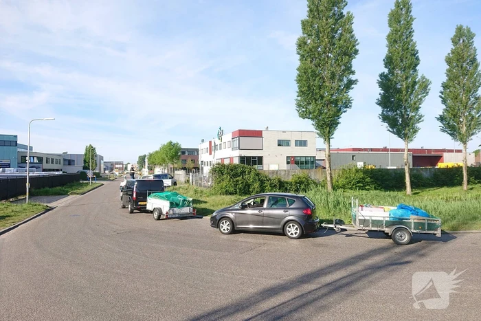 Voor openingstijd al enorme wachtrij bij vuilstort