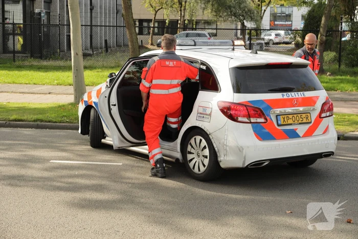 Automobilist (34) knalt op muur na inhaalmanoeuvre