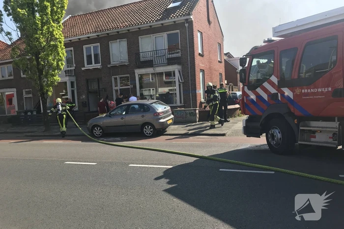Forse rookwolken bij brand in woning
