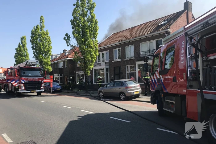 Forse rookwolken bij brand in woning