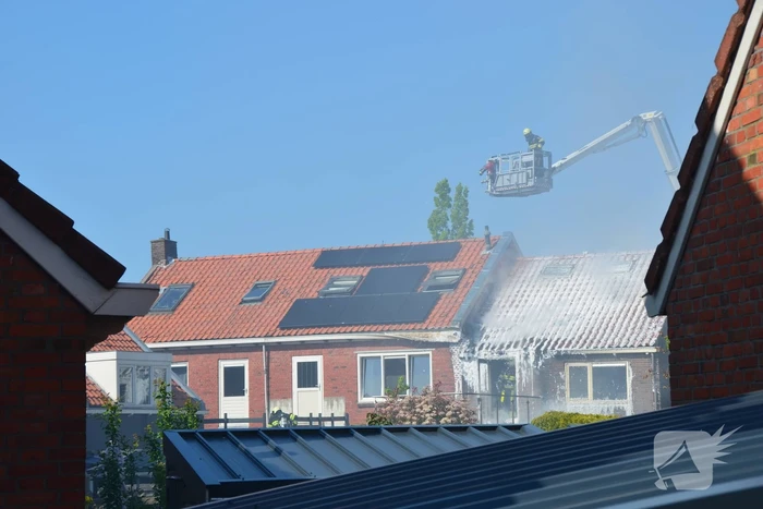 Forse rookwolken bij brand in woning