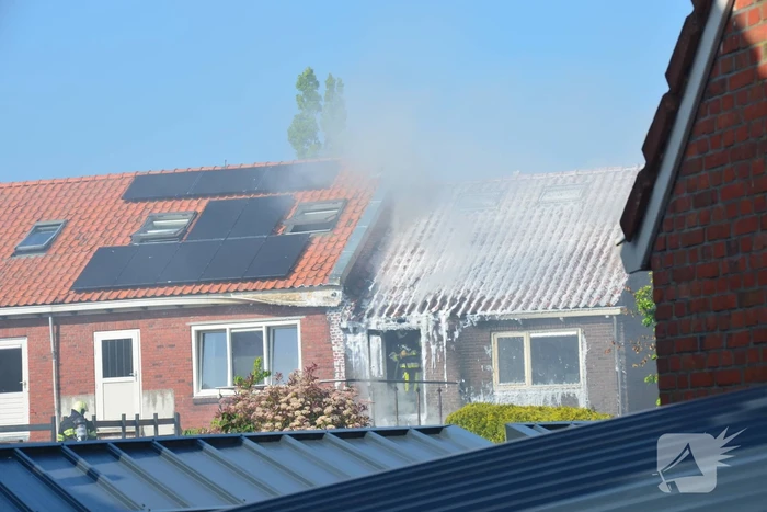 Forse rookwolken bij brand in woning