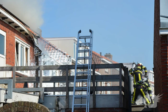 Forse rookwolken bij brand in woning
