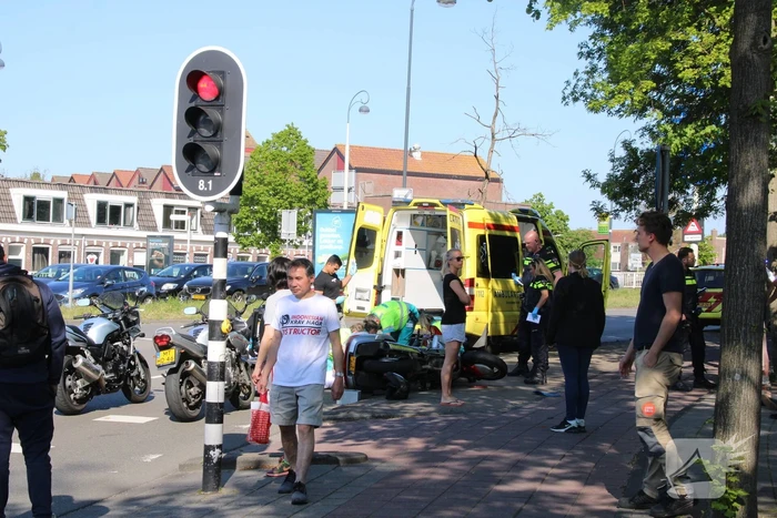 Ernstige aanrijding tussen motor en scootmobiel