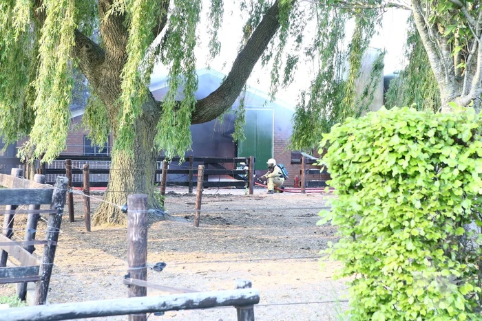 Uitslaande brand in leegstaande stal