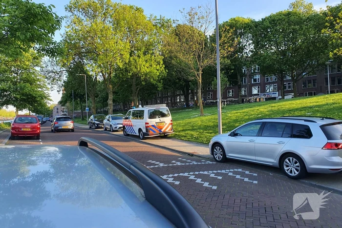 Magneetvisser haalt explosief uit water