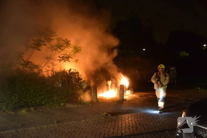 Auto verwoest door brand