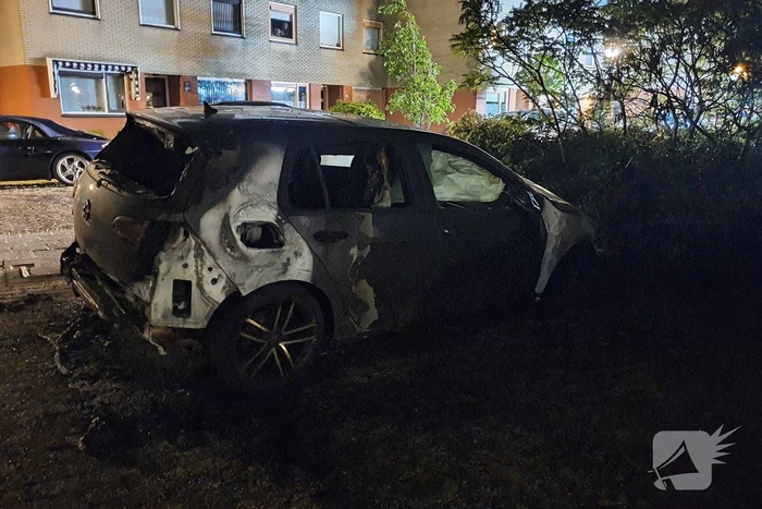 Auto verwoest door brand