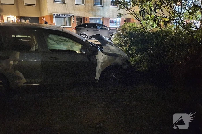Auto verwoest door brand