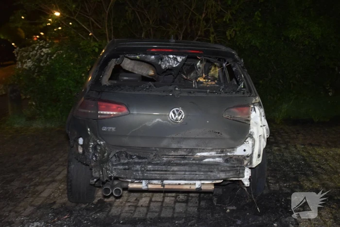 Auto verwoest door brand