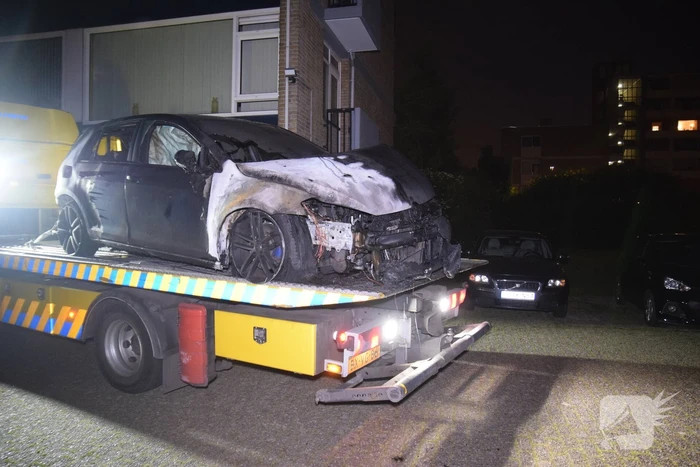 Auto verwoest door brand