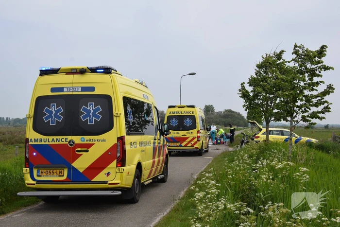 Fietser gewond na crash tegen wegmarkering