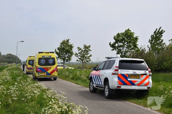 Fietser gewond na crash tegen wegmarkering