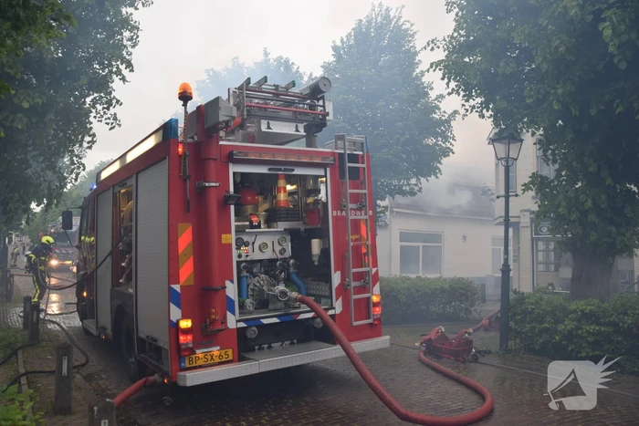 Grote uitslaande brand in woning