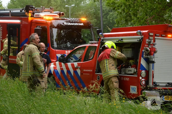 Omgewaaide boom blokkeert fietspad